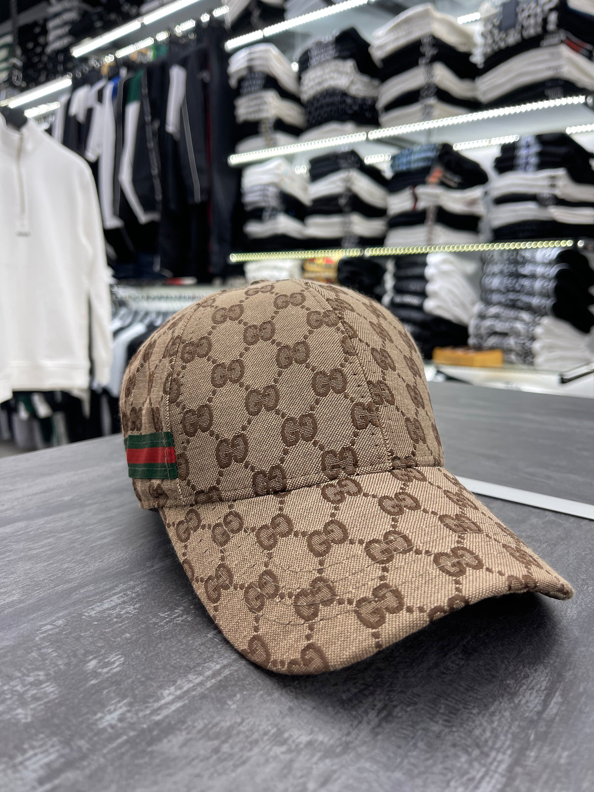 Gucci μπεζ
