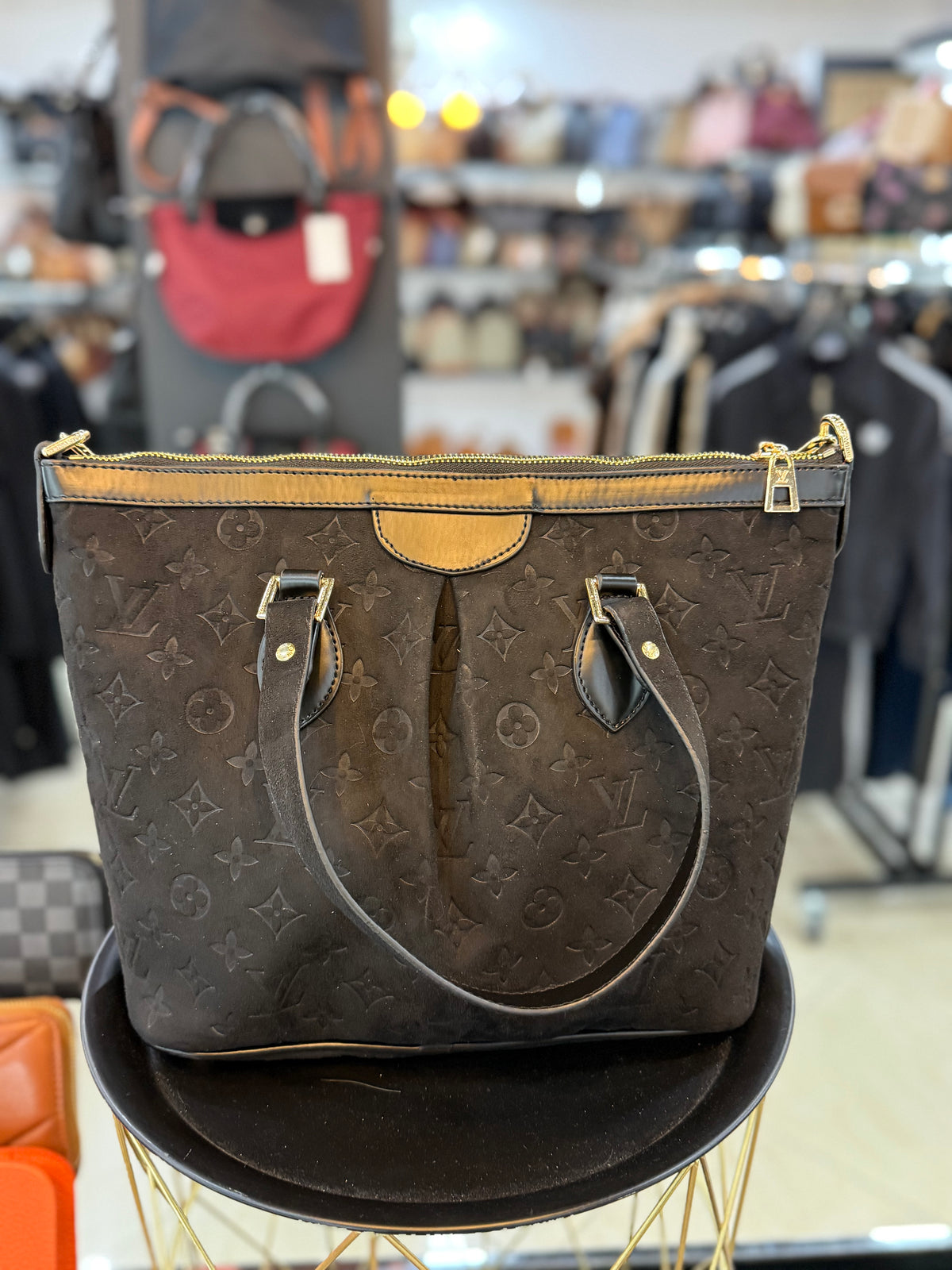 Louis Vuitton μαύρη